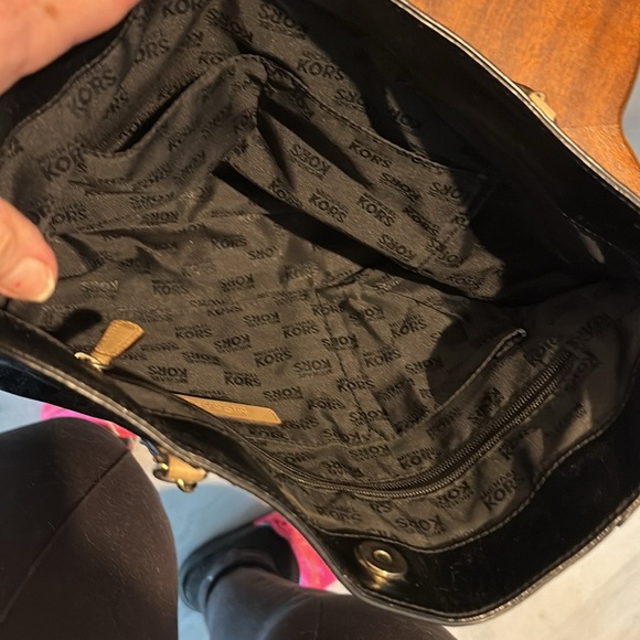 Michael Kors  shoulder bag  signature monogram leather black/Chain detail tan st - Picture 16 of 17